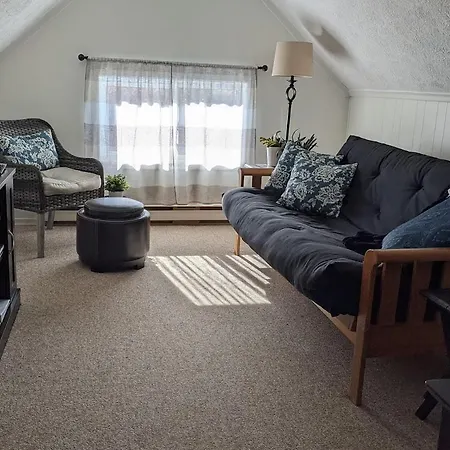 Colborne Bed And Breakfast-3